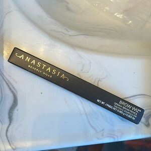 Anastasia Medium Brown Brow Wiz pencil — super popular!